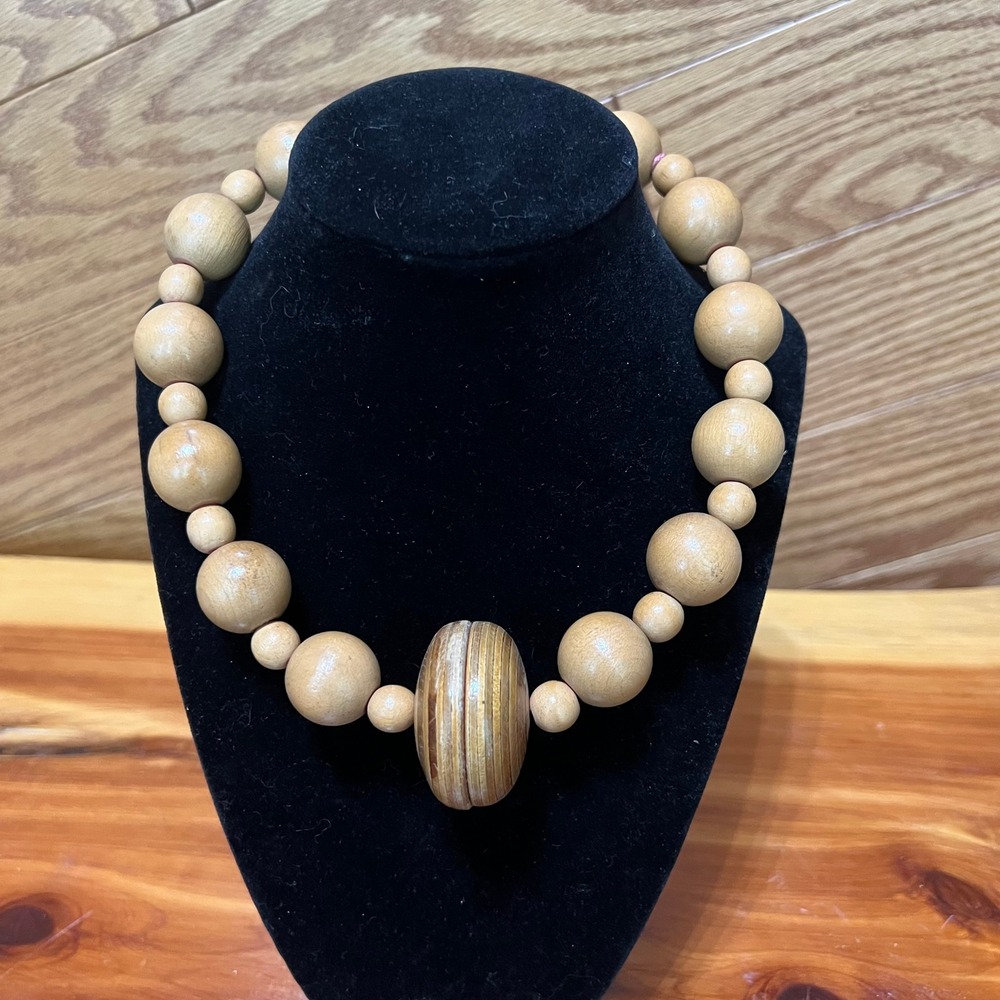 Vtg Graduated Wood Bead Necklace Natural Boho Statement Largee Focal Bead 17.5"